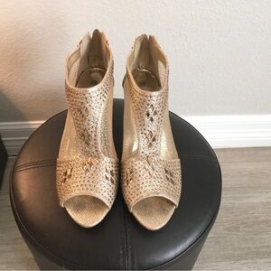 Gold Statutes Heels